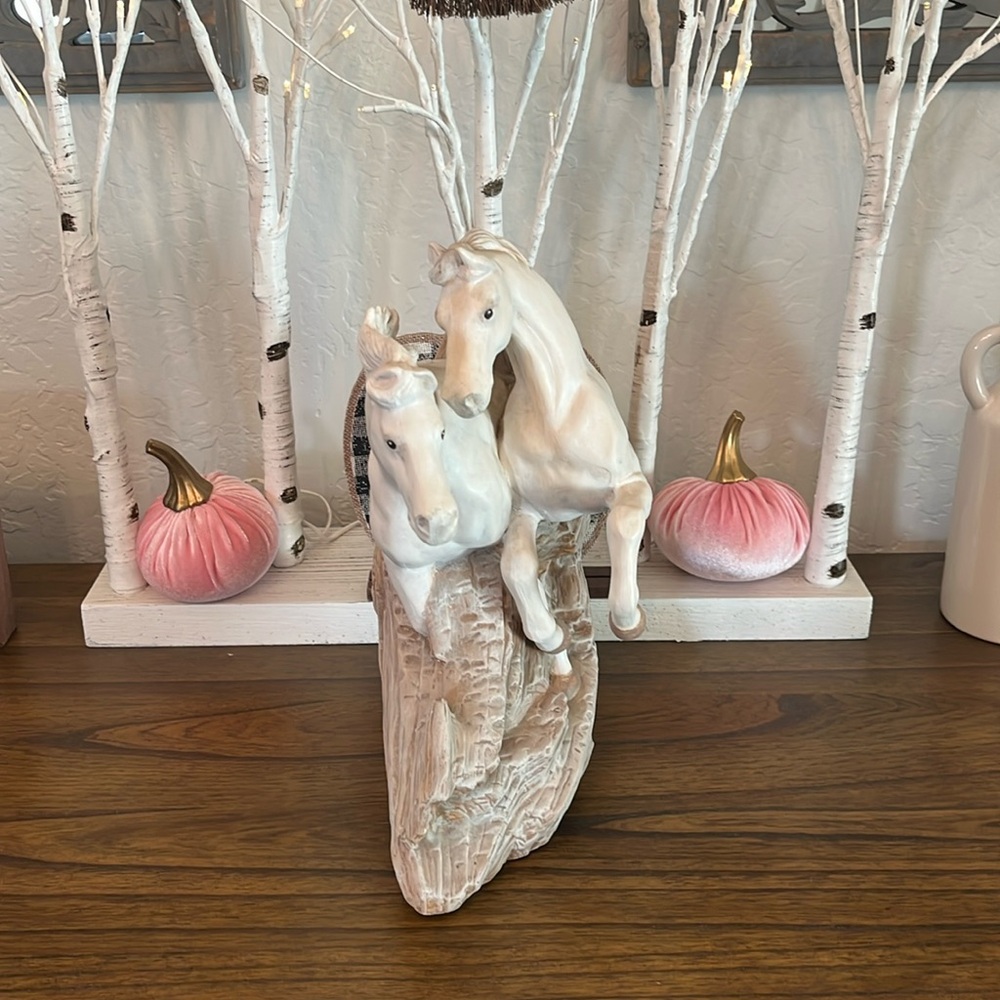 White horses statue